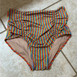 Kortni Jeane maternity small